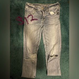 American eagle; size 4 blue ripped jegging